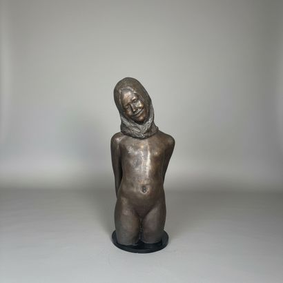 Modern SCHOOL
Bust of a young girl
Bronze...