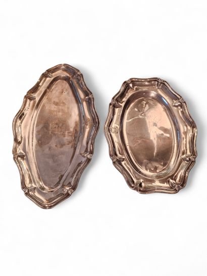 ERCUIS
Deux plats à viande oblongs de deux...