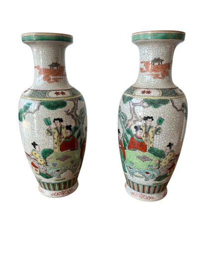 CHINA, 20th century
PAIR of baluster vases...