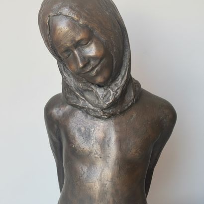 Modern SCHOOL
Bust of a young girl
Bronze...