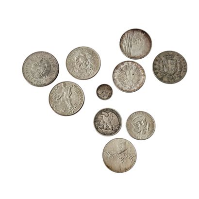 REUNIONS DE SIX PIECES OU MEDAILLES en argent...