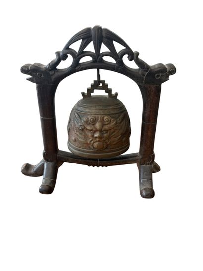 CHINA or VIETNAM, 20th century
Bronze BELL...