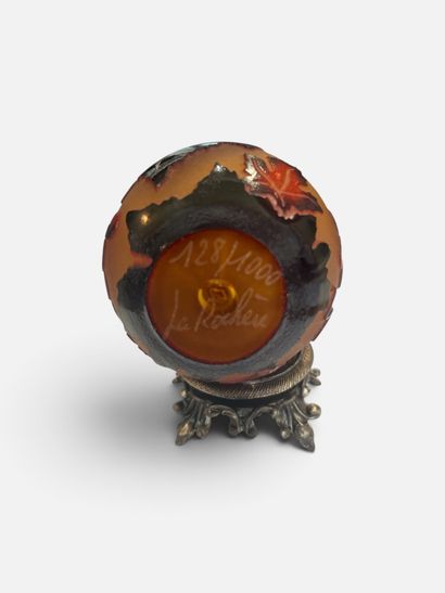 LA ROCHÈRE 
Acid-etched glass egg decorated...