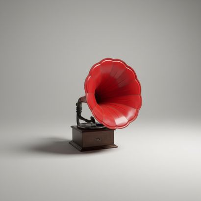 PATHE DIAMOND - Horn-style GRAMOPHONE, 20th...
