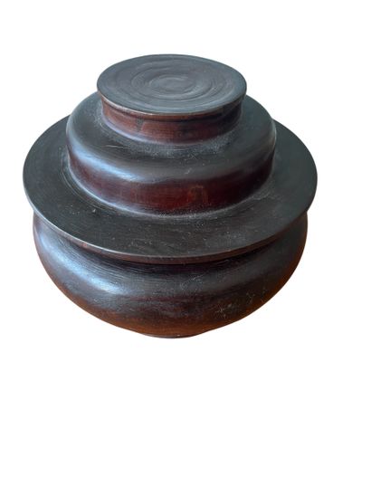 TIBET, 20th century
Baluster-shaped tsampa...