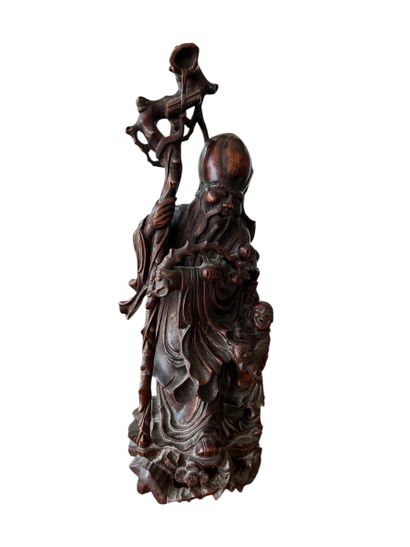 CHINA, 20th century
Carved wooden sculpture...