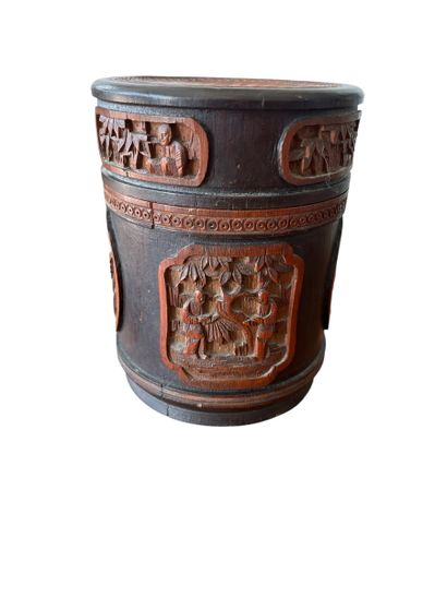 CHINA, 20th century
Carved and stained bamboo...