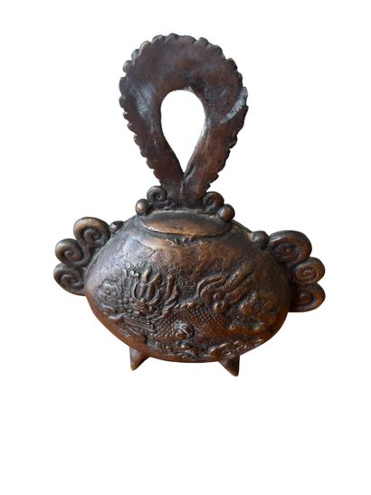 VIETNAM, 20th century 
Bronze four-legged...