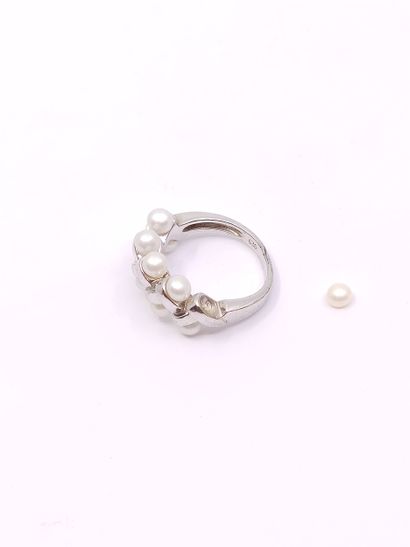 DEMI - PARURE en argent et perles comprenant...