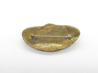 BROCHE moderniste en laiton moulé et métal...