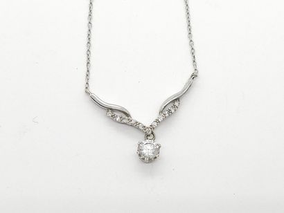 COLLIER en argent 925° ornée de pierres blanches
Poids...