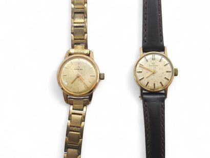 OMEGA
Montre bracelet en métal doré, boitier...
