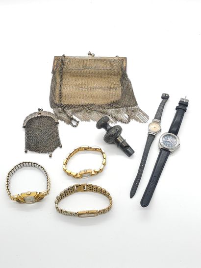 LOT comprenant :
Une montre de dame Yema...