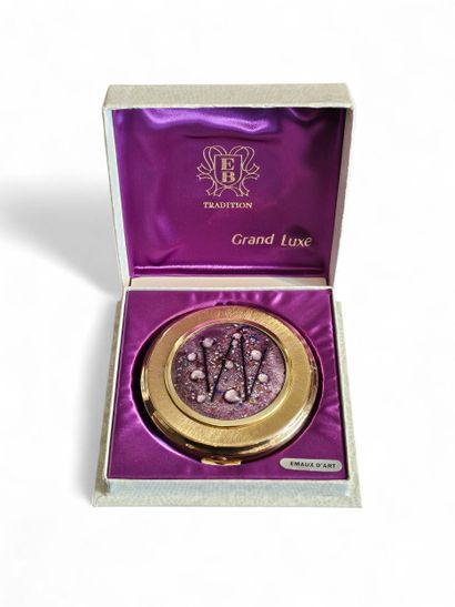 POUDRIER en métal et émail 
On y joint une...