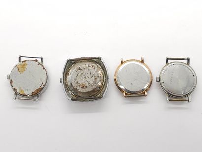 LOT DE QUATRE MONTRES dont une Universal...