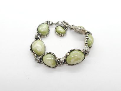 BRACELET en métal orné de cabochons de pierres...