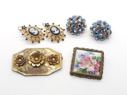 LOT de bijoux fantaisies comprenant : 
DEUX...
