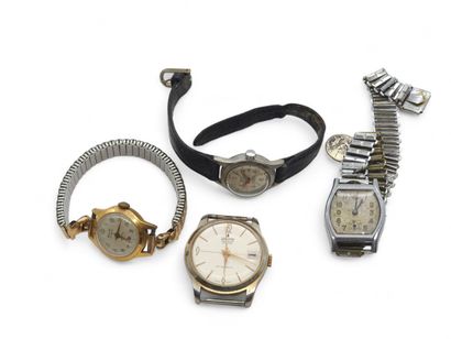 LOT de neuf montres dont deux LANCEL, une...