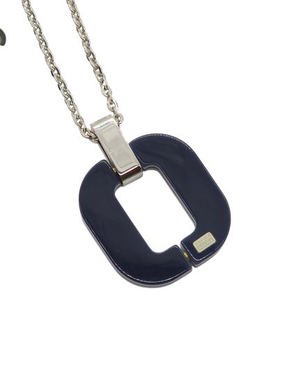 DEROME XAVIER
Collier en métal et pendentif...