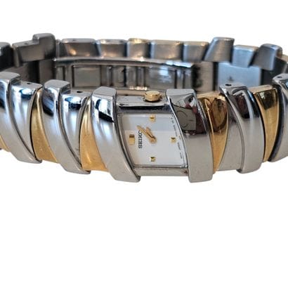 SEIKO
Montre bracelet de dame en acier doré...
