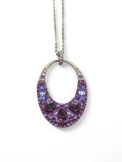 SWAROVSKI
Pendentif ovale serti de pierres...