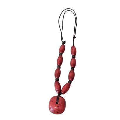 COCCINELLE 
Collier en résine peinte de forme...