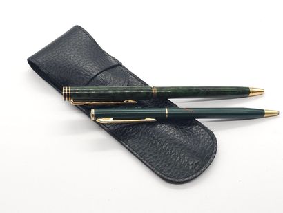 LOT comprenant : 
Réveil JAZ 
Deux stylos...