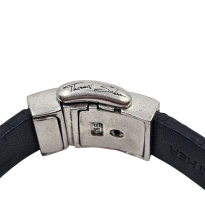 THOMAS SABO
Bracelet ouvrant en cuir noir...