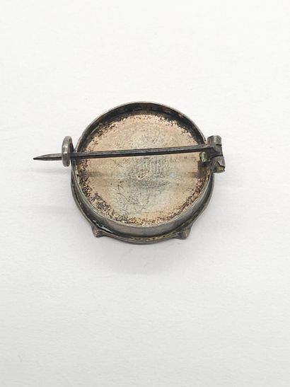 BROCHE circulaire en argent 925° ornée d'une...