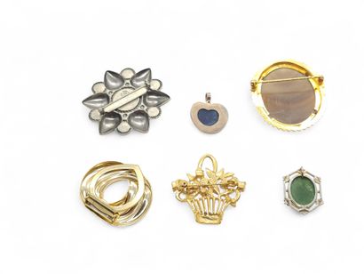 LOT de quatre broches fantaisies et deux...