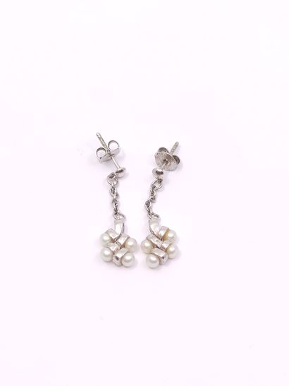 DEMI - PARURE en argent et perles comprenant...