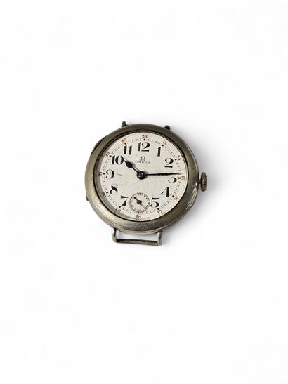 OMEGA Montre de poilu en argent 900° à mouvement...