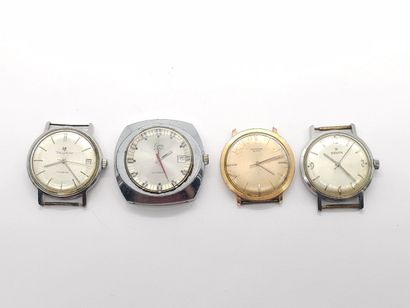 LOT DE QUATRE MONTRES dont une Universal...