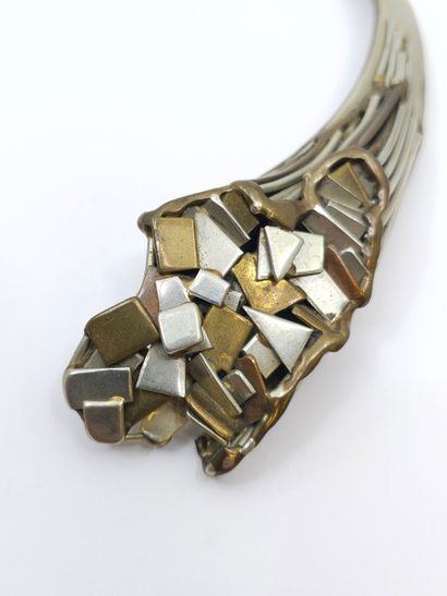 COLLIER TORQUE en métal se terminant par...