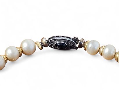 COLLIER CHOKER DE PERLES blanches et grises...