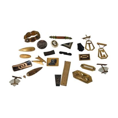 ENSEMBLES DE BROCHES
On y joint 
Un bracelet...