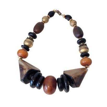 COLLIER Ras de cou en corne et bois de différentes...
