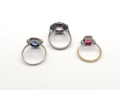 DEUX BAGUES en argent 925° avec verroterie...