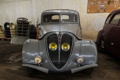 PEUGEOT, 402 B Long, 1938

Four-door sedan...