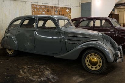 PEUGEOT, 402 B Long, 1938

Four-door sedan...