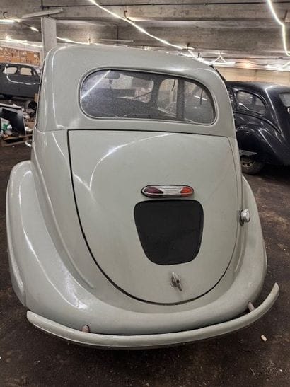 PEUGEOT, 402 B Light, 1939

Four-door sedan...