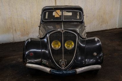 PEUGEOT, 402 Long, 1936

1936 Peugeot 402...