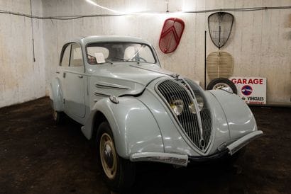 PEUGEOT, 402 B Light, 1939

Four-door sedan...