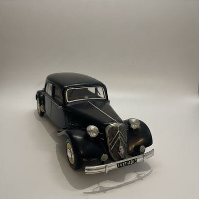 [1/8 Scale] CITROËN TRACTION AVANT 15 SIX...