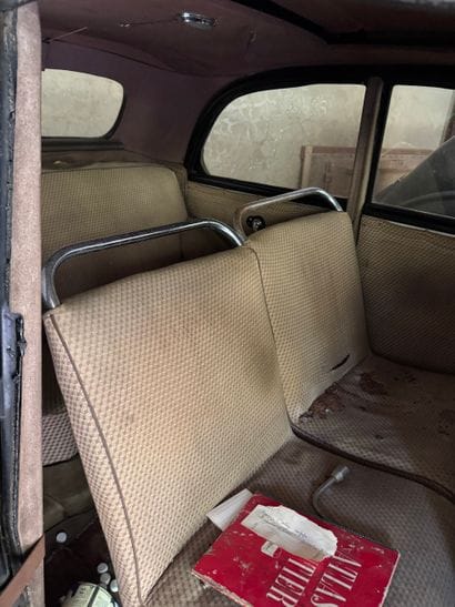 PEUGEOT, 202 luxury sedan, 1939 

Distinctive...