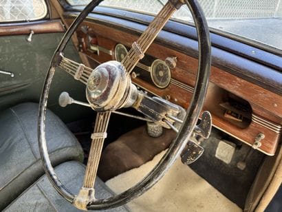 HOTCHKISS, 864 S49 Artois, 1950

Black Hotchkiss...