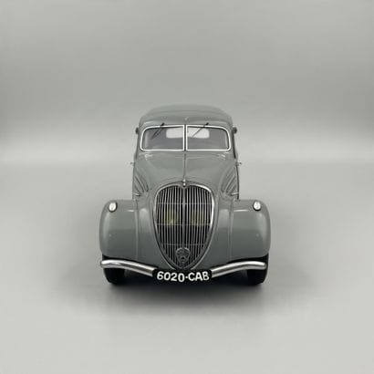 [1/8 Scale] PEUGEOT 402 Long Sedan


Large...