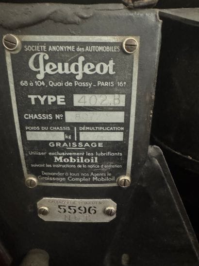 PEUGEOT, 402 B sedan, 1939

Four-door sedan...