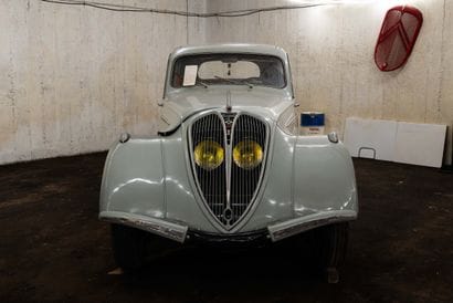 PEUGEOT, 402 B Light, 1939

Four-door sedan...
