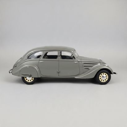 [1/8 Scale] PEUGEOT 402 Long Sedan


Large...